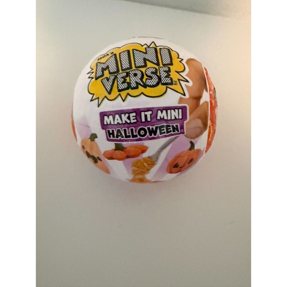 MGA's Miniverse Make It Mini Halloween Beetlejuice, Mini Collectibles, Mystery